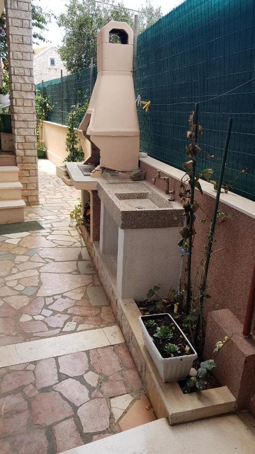 Apartments Mladen Sucuraj Exterior photo